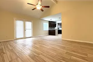 13631 Greenway Dr, Sugar Land, TX 77498 - Photo 8