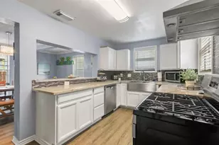 3905 Avenue L, Galveston, TX 77550 - Photo 8