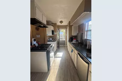 2011 Mary Moody Northen Boulevard, Galveston, TX 77551 - Photo 8