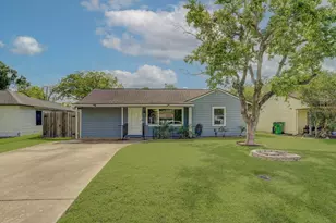 413 Farrer St, Angleton, TX 77515 - Photo 1