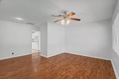 413 Farrer Street, Angleton, TX 77515 - Photo 4