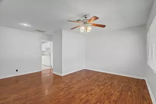 413 Farrer St, Angleton, TX 77515 - Photo 4
