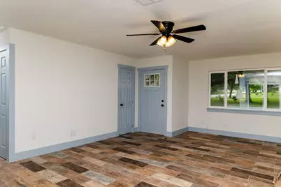 811 Matchett, Brenham, TX 77833 - Photo 2