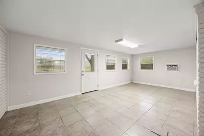 1607 Buescher Drive, Houston, TX 77043 - Photo 20