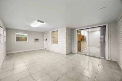 1607 Buescher Drive, Houston, TX 77043 - Photo 22