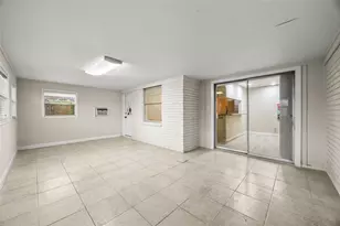 1607 Buescher Dr, Houston, TX 77043 - Photo 22