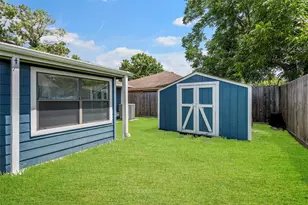 2335 Farriers Bend Dr, Friendswood, TX 77546 - Photo 20