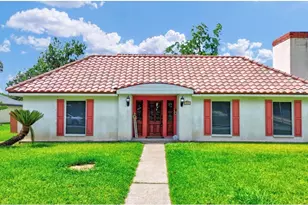 327 Live Oak Ln, Lake Jackson, TX 77566 - Photo 4
