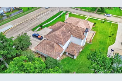 327 Live Oak Lane, Lake Jackson, TX 77566 - Photo 2