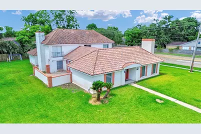 327 Live Oak Lane, Lake Jackson, TX 77566 - Photo 1