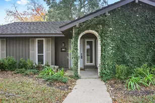 18306 Barbuda Ln, Houston, TX 77058 - Photo 2