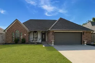 205 Madison Ave, Clute, TX 77531 - Photo 1