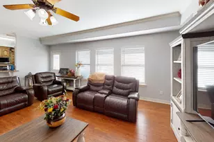 205 Madison Ave, Clute, TX 77531 - Photo 10