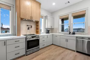 1998 Royalville Ct, Crystal Beach, TX 77650 - Photo 12