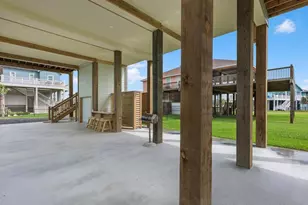 1998 Royalville Ct, Crystal Beach, TX 77650 - Photo 4