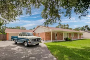 115 S Cedar St, Lake Jackson, TX 77566 - Photo 1