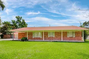 115 S Cedar St, Lake Jackson, TX 77566 - Photo 4