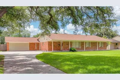 115 S Cedar Street, Lake Jackson, TX 77566 - Photo 2