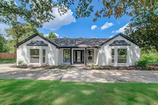 1602 Baker Dr, Tomball, TX 77375 - Photo 2