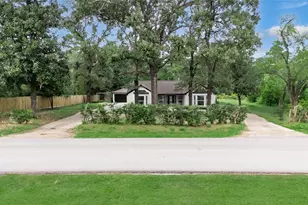 1602 Baker Dr, Tomball, TX 77375 - Photo 4