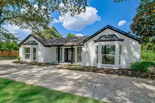1602 Baker Dr, Tomball, TX 77375 - Photo 1