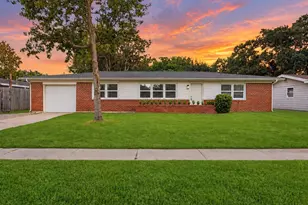 416 21st Ave N, Texas City, TX 77590 - Photo 1