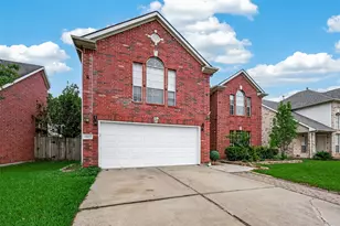 6922 Leaders Crossing Dr, Houston, TX 77072 - Photo 2
