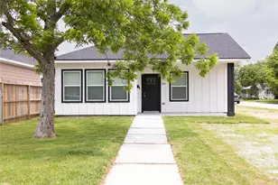 1300 Edison Ave, Baytown, TX 77520 - Photo 1