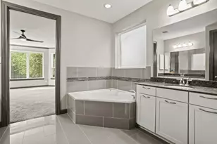 14105 N Lake Branch Ln, Houston, TX 77044 - Photo 10