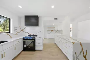 18646 Martinique Dr, Houston, TX 77058 - Photo 18