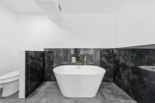 18646 Martinique Dr, Houston, TX 77058 - Photo 30