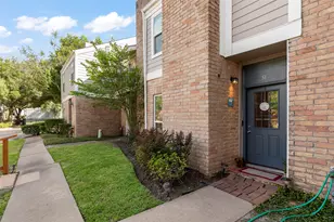 11710 Southlake Dr, Houston, TX 77077 - Photo 2