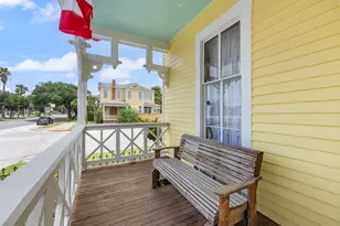 1301 Broadway St, Galveston, TX 77550 - Photo 2