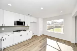 6511 Bayou Crest Dr, Houston, TX 77088 - Photo 8