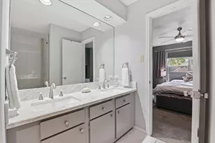 1011 Fountain View Dr, Houston, TX 77057 - Photo 20