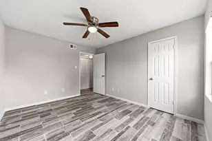 130 April Point Dr N, Conroe, TX 77356 - Photo 8