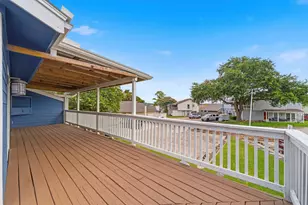 130 April Point Dr N, Conroe, TX 77356 - Photo 2