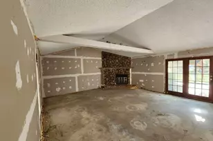 422 Texla Rd, Vidor, TX 77662 - Photo 2