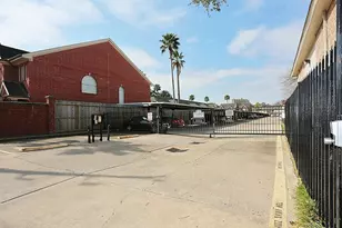 2250 Bering, Houston, TX 77057 - Photo 2