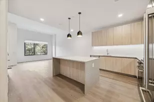 1 Riva Row, The Woodlands, TX 77380 - Photo 4