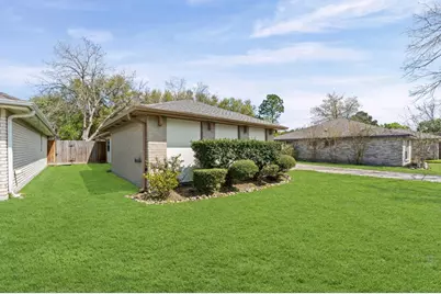 2816 Forest Point Drive, League City, TX 77573 - Photo 4