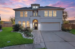 435 Twin Timbers Ln, Kemah, TX 77565 - Photo 1