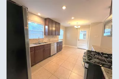 10014 Cedardale Drive, Houston, TX 77055 - Photo 10