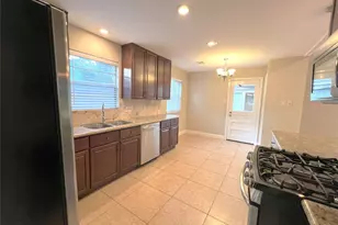 10014 Cedardale Dr, Houston, TX 77055 - Photo 10