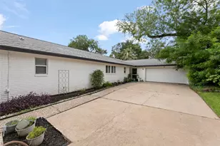 10611 Deerwood Rd, Houston, TX 77042 - Photo 32