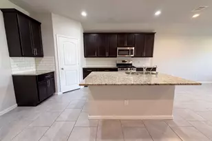 8322 Oakleaf Meadow Ct, Rosharon, TX 77583 - Photo 2