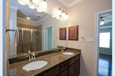 7 Umbria Lane, The Woodlands, TX 77382 - Photo 2