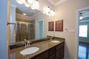 7 Umbria Ln, The Woodlands, TX 77382 - Photo 2