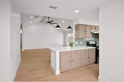 303 Knoll Forest Drive, League City, TX 77573 - Photo 14