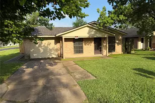 601 N 12th St, La Porte, TX 77571 - Photo 1